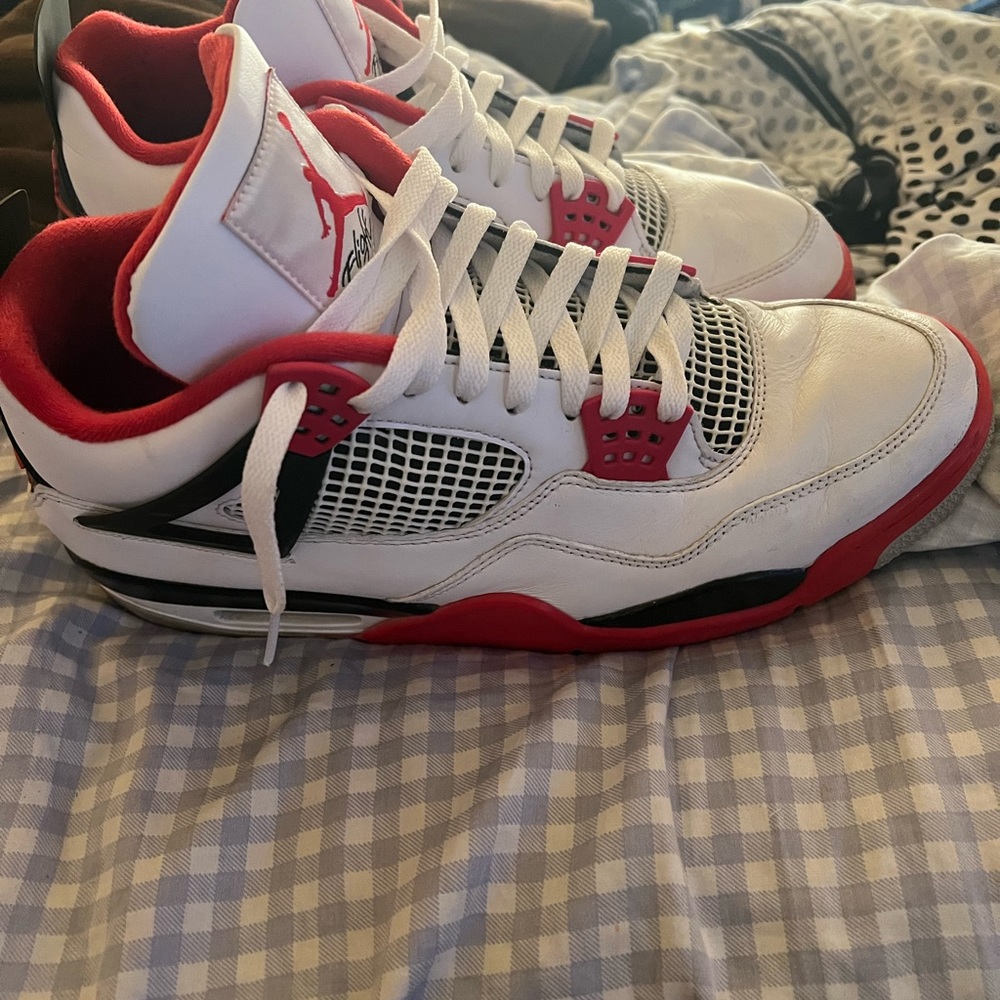 Jordan 4 fire red retro